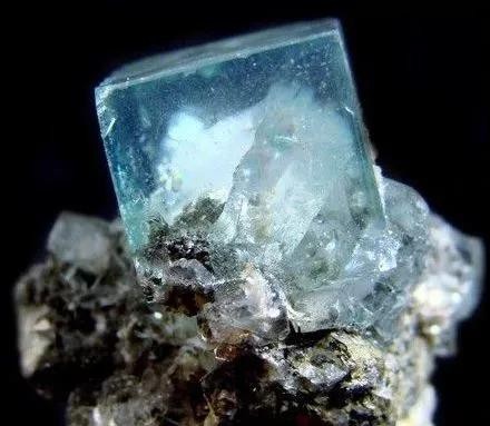 江西發現省內螢石礦儲量超500萬噸 江西發現省內螢石礦儲量超500萬噸