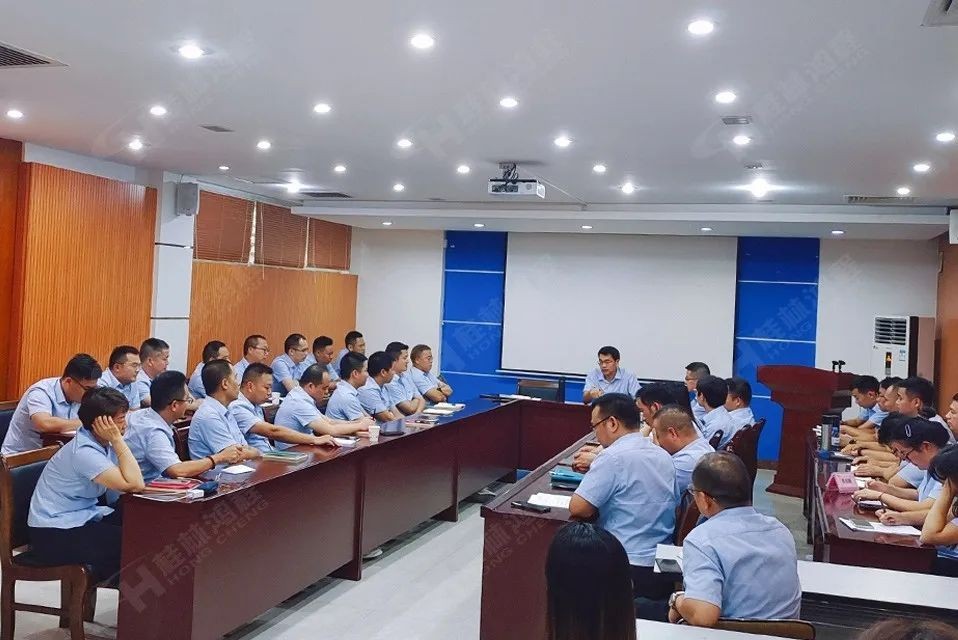 再創輝煌！桂林鴻程礦山設備磨粉機2022銷售大會圓滿召開